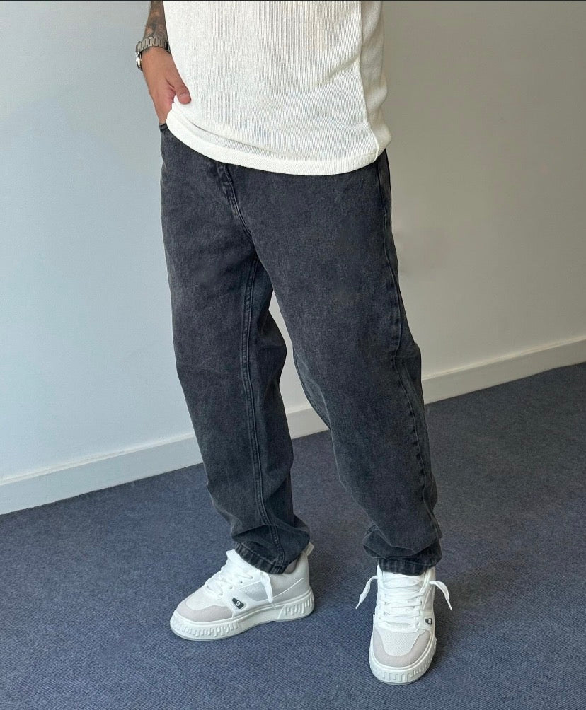 👖 Vaquero MOM Hombre Gris  Estilo moderno, cómodo y versátil para completar cualquier look con un toque urbano.